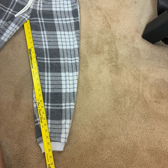 Aerie Gray and White Plaid Fleece PJ’s - Small Short - Picture 6 of 16